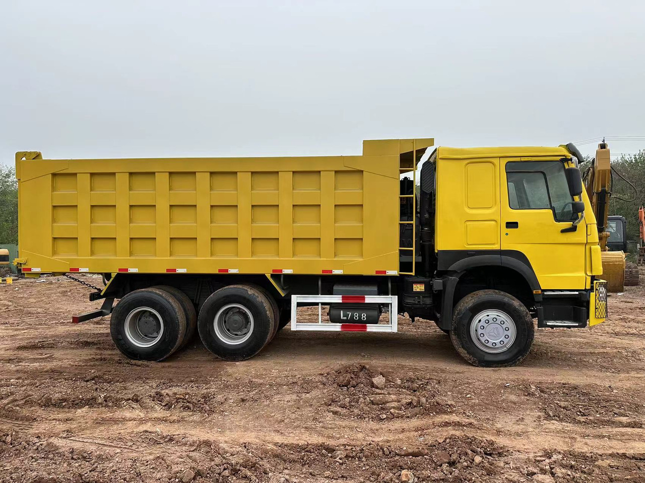 SINOTRUK Howo Dump truck 371 - Φορτηγό ανατρεπόμενο: φωτογραφία 1 SINOTRUK Howo Dump truck 371 - Φορτηγό ανατρεπόμενο: φωτογραφία 1