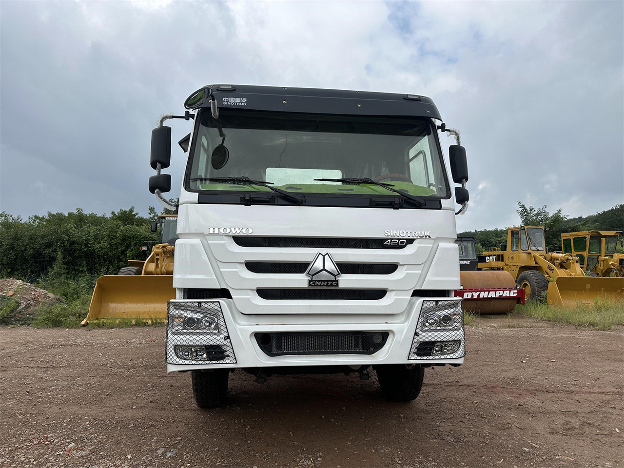 SINOTRUK Howo tractor unit 420hp - Τράκτορας: φωτογραφία 2 SINOTRUK Howo tractor unit 420hp - Τράκτορας: φωτογραφία 2