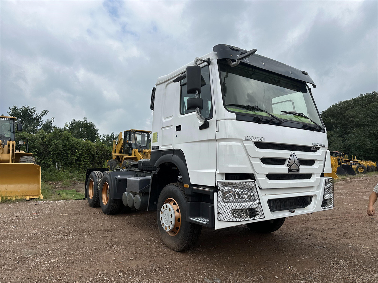 SINOTRUK Howo tractor unit 420hp - Τράκτορας: φωτογραφία 3 SINOTRUK Howo tractor unit 420hp - Τράκτορας: φωτογραφία 3