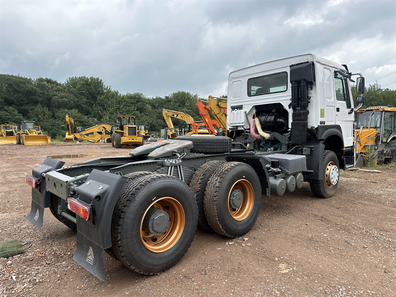 SINOTRUK Howo tractor unit 420hp - Τράκτορας: φωτογραφία 3 SINOTRUK Howo tractor unit 420hp - Τράκτορας: φωτογραφία 3
