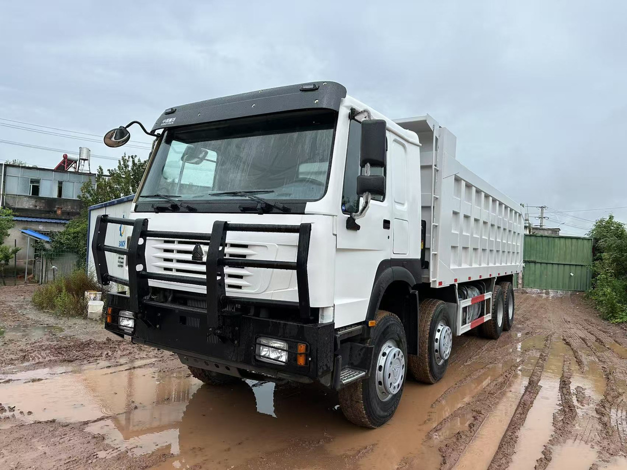 Sinotruk HOWO 371hp 8x4 - Φορτηγό ανατρεπόμενο: φωτογραφία 4 Sinotruk HOWO 371hp 8x4 - Φορτηγό ανατρεπόμενο: φωτογραφία 4