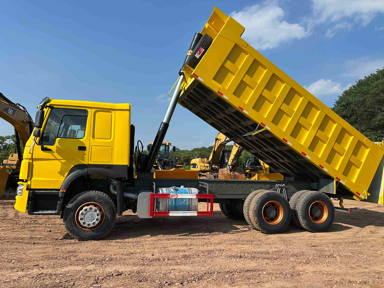 Sinotruk HOWO 400hp 6X4 - Φορτηγό ανατρεπόμενο: φωτογραφία 2 Sinotruk HOWO 400hp 6X4 - Φορτηγό ανατρεπόμενο: φωτογραφία 2