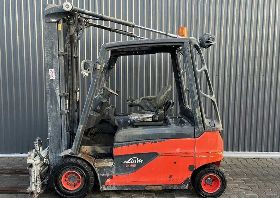 Linde E25L-01 - Ηλεκτροκίνητο περονοφόρο: φωτογραφία 3 Linde E25L-01 - Ηλεκτροκίνητο περονοφόρο: φωτογραφία 3