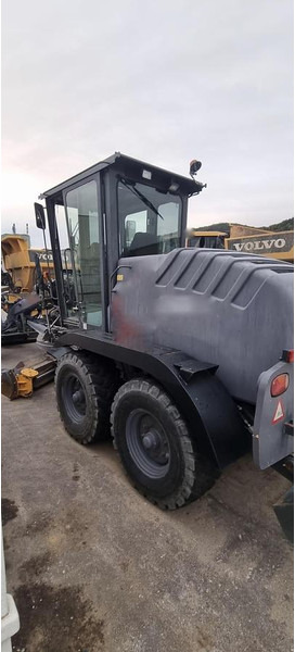 New Holland F 106.6 - Γκρέιντερ: φωτογραφία 5 New Holland F 106.6 - Γκρέιντερ: φωτογραφία 5