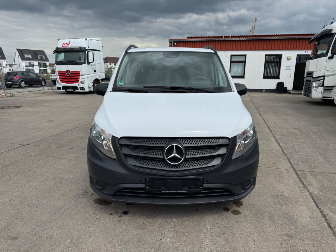 Mercedes-Benz VITO 111 CDI * LANG * KLIMA * SCHIEBETÜR R & L * - Επιβατικό βαν: φωτογραφία 2 Mercedes-Benz VITO 111 CDI * LANG * KLIMA * SCHIEBETÜR R & L * - Επιβατικό βαν: φωτογραφία 2