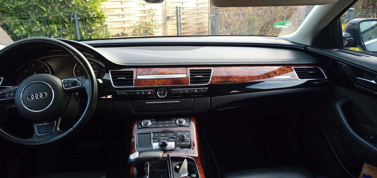 Audi A8 4.2 TDI tiptronic quattro - Λιμουζίνα/ Sedan: φωτογραφία 4 Audi A8 4.2 TDI tiptronic quattro - Λιμουζίνα/ Sedan: φωτογραφία 4