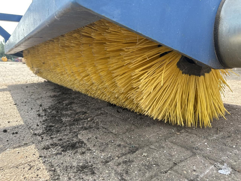 Bezem - Gebruikt - Σκούπα: φωτογραφία 5 Bezem - Gebruikt - Σκούπα: φωτογραφία 5