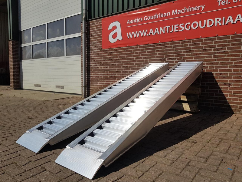 Oprijplanken 3000x450 mm - Ράμπα φόρτωσης: φωτογραφία 4 Oprijplanken 3000x450 mm - Ράμπα φόρτωσης: φωτογραφία 4