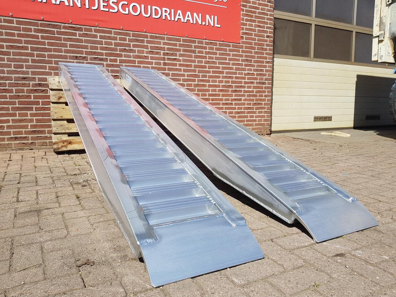 Oprijplanken 3000x450 mm - Ράμπα φόρτωσης: φωτογραφία 5 Oprijplanken 3000x450 mm - Ράμπα φόρτωσης: φωτογραφία 5