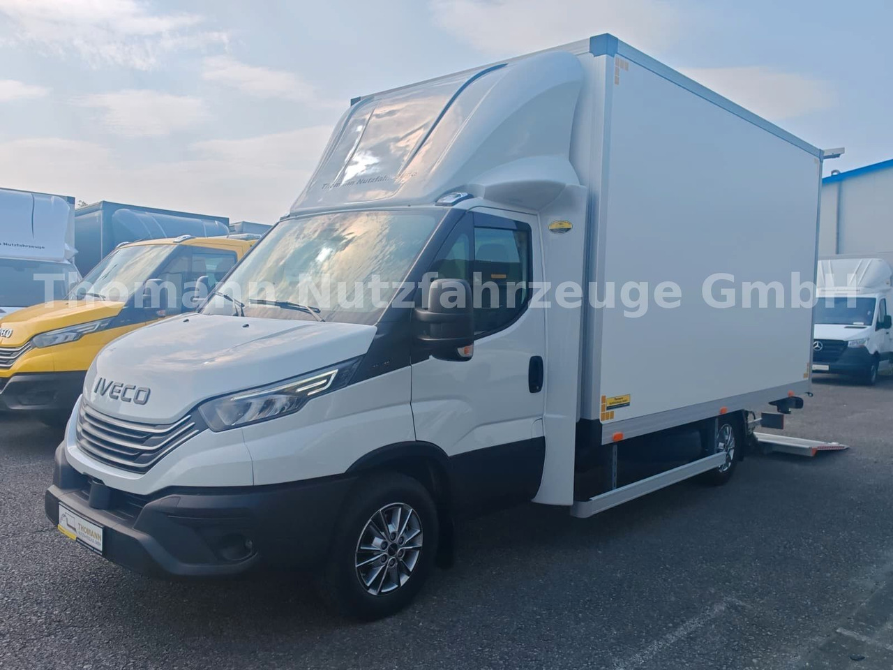 Iveco Daily 35S18 Koffer + LBW Navi/ACC Tempomat - Επαγγελματικό αυτοκίνητο κόφα: φωτογραφία 3 Iveco Daily 35S18 Koffer + LBW Navi/ACC Tempomat - Επαγγελματικό αυτοκίνητο κόφα: φωτογραφία 3