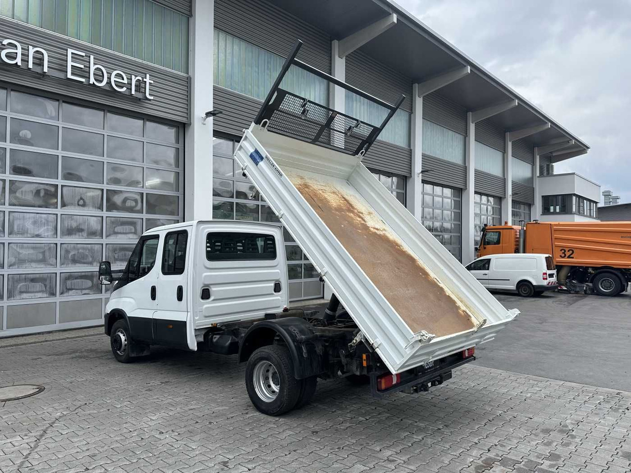 Iveco 70C18H 3-S.Kipper *R.3750mm*7Sitze*AHK* - Όχημα με ανατρεπομενη καροτσα: φωτογραφία 3 Iveco 70C18H 3-S.Kipper *R.3750mm*7Sitze*AHK* - Όχημα με ανατρεπομενη καροτσα: φωτογραφία 3