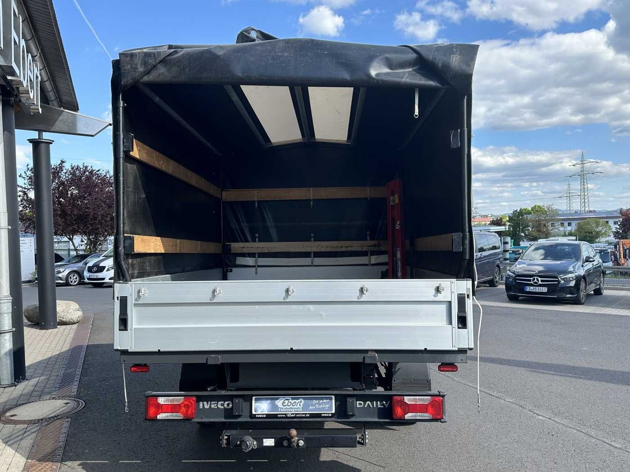 Iveco Daily 35S14 Pritsche+Plane *AHK*Ladekran*7-Sitze - Μικρό φορτηγό με καρότσα: φωτογραφία 4 Iveco Daily 35S14 Pritsche+Plane *AHK*Ladekran*7-Sitze - Μικρό φορτηγό με καρότσα: φωτογραφία 4