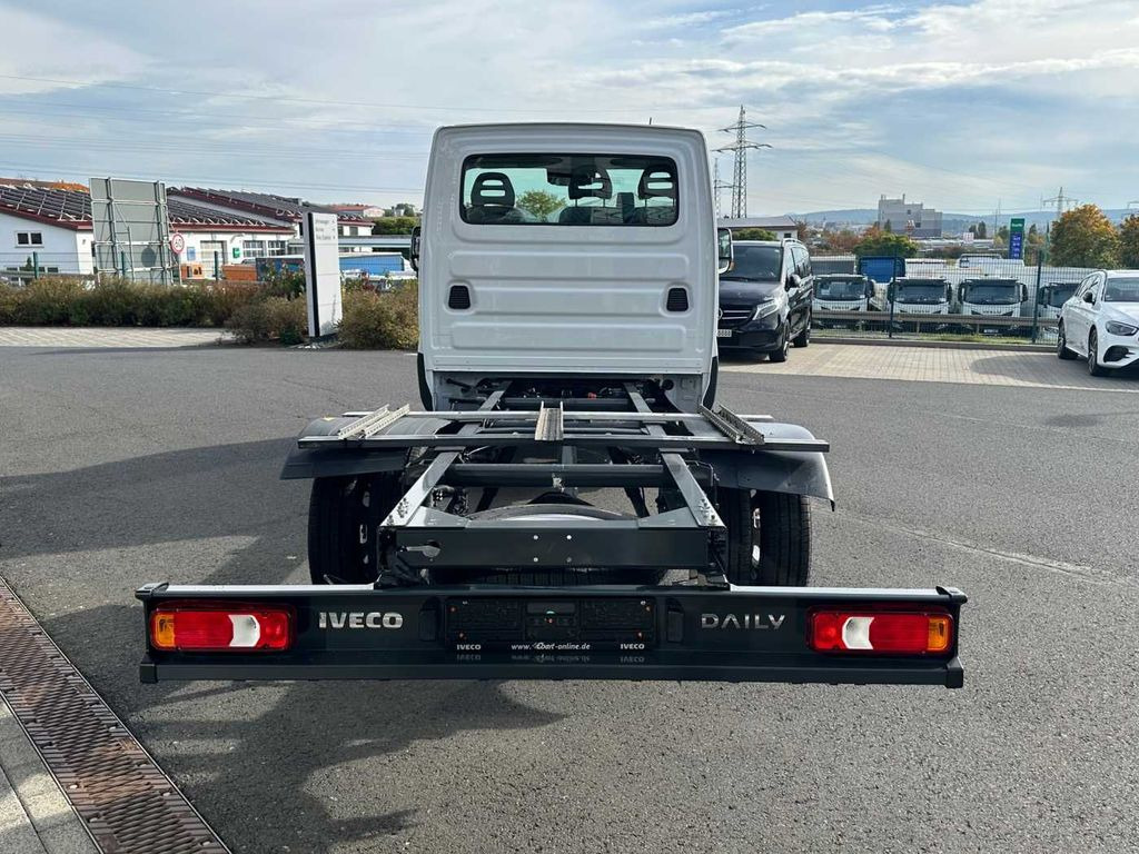 Iveco Daily 50C18 3.0L *R3750mm*Navi*Klima* 3x - Φορτηγό σασί: φωτογραφία 4 Iveco Daily 50C18 3.0L *R3750mm*Navi*Klima* 3x - Φορτηγό σασί: φωτογραφία 4