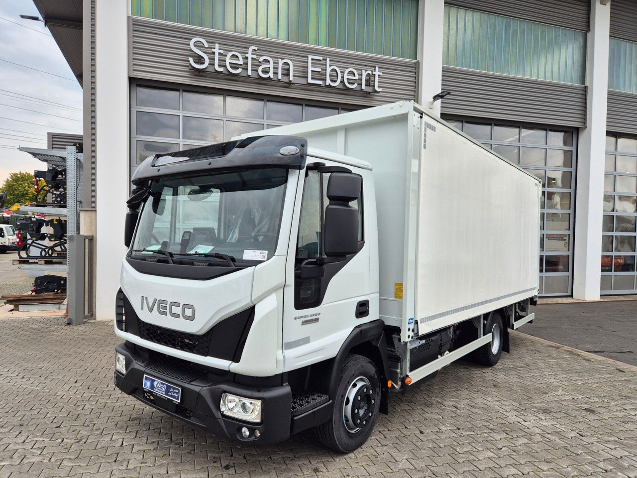 Iveco Eurocargo ML120EL25/P Böse Schiebeplanen LBW AHK - Φορτηγό για τη μεταφορά ποτών: φωτογραφία 1 Iveco Eurocargo ML120EL25/P Böse Schiebeplanen LBW AHK - Φορτηγό για τη μεταφορά ποτών: φωτογραφία 1