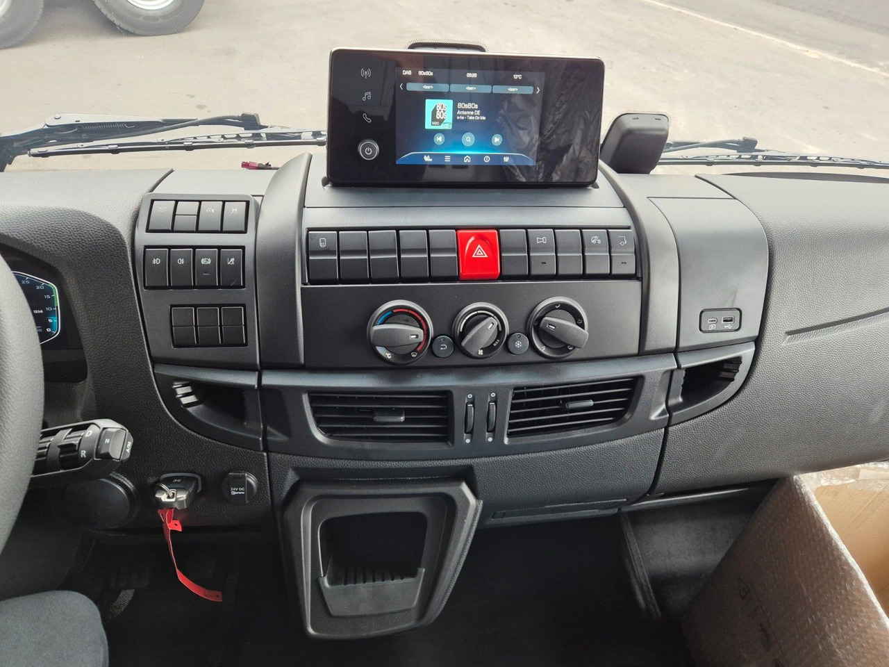 Φορτηγό για τη μεταφορά ποτών Iveco Eurocargo ML160E28/FP Böse Schwenkwand LBW 2xAHK: φωτογραφία 22