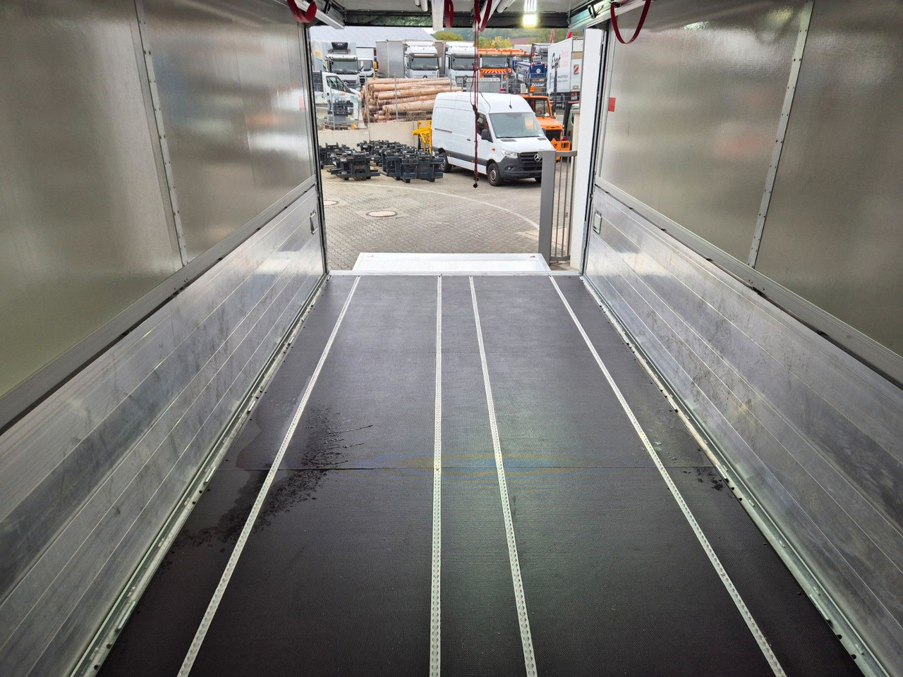 Φορτηγό για τη μεταφορά ποτών Iveco Eurocargo ML160E28/FP Böse Schwenkwand LBW 2xAHK: φωτογραφία 15