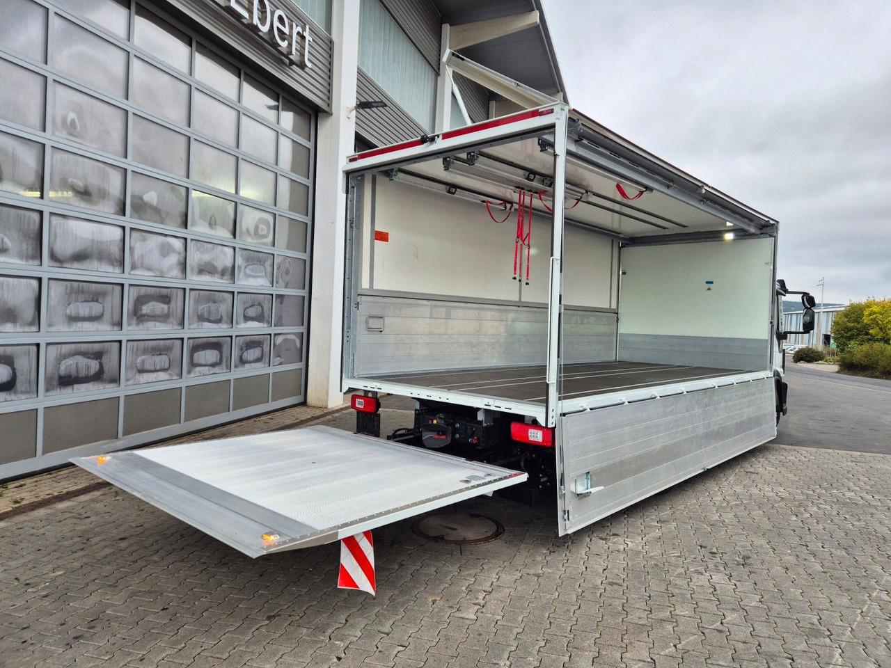 Φορτηγό για τη μεταφορά ποτών Iveco Eurocargo ML160E28/FP Böse Schwenkwand LBW 2xAHK: φωτογραφία 12