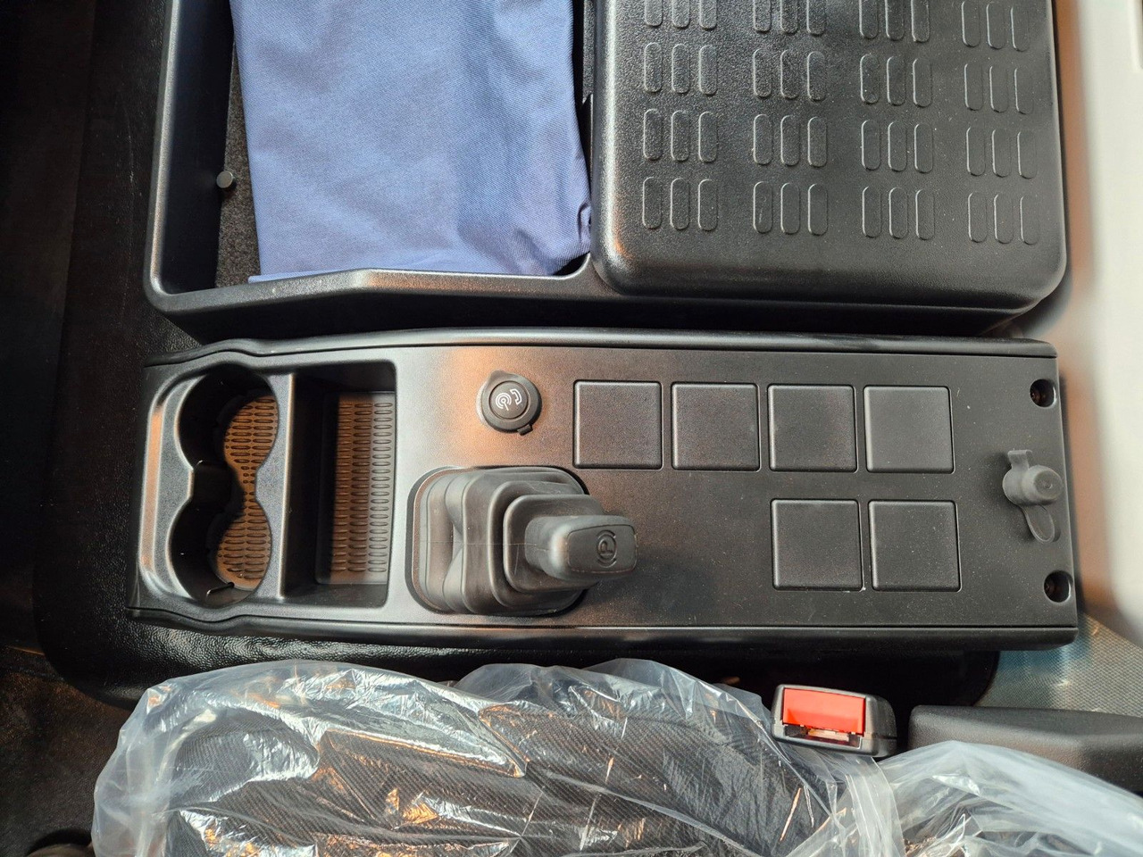 Φορτηγό για τη μεταφορά ποτών Iveco Eurocargo ML160E28/FP Böse Schwenkwand LBW 2xAHK: φωτογραφία 25