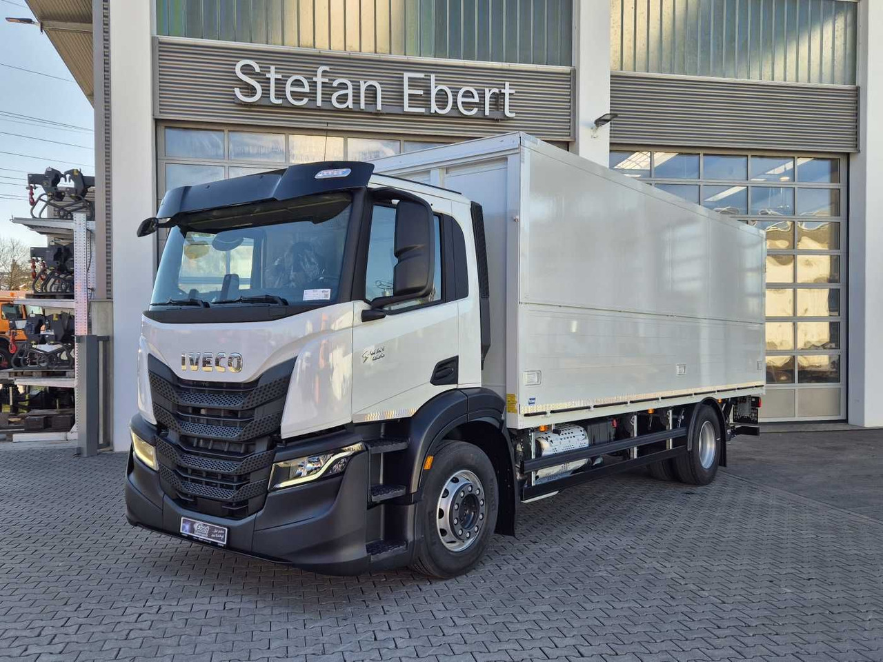Iveco S-Way AD190S40/FP Böse Schwenkwand LBW 2x AHK - Φορτηγό για τη μεταφορά ποτών: φωτογραφία 1 Iveco S-Way AD190S40/FP Böse Schwenkwand LBW 2x AHK - Φορτηγό για τη μεταφορά ποτών: φωτογραφία 1