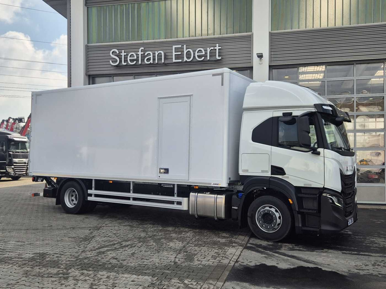 Iveco S Way AT190S40/P LBW Tür AHK Navi Bett - Φορτηγό κόφα: φωτογραφία 3 Iveco S Way AT190S40/P LBW Tür AHK Navi Bett - Φορτηγό κόφα: φωτογραφία 3
