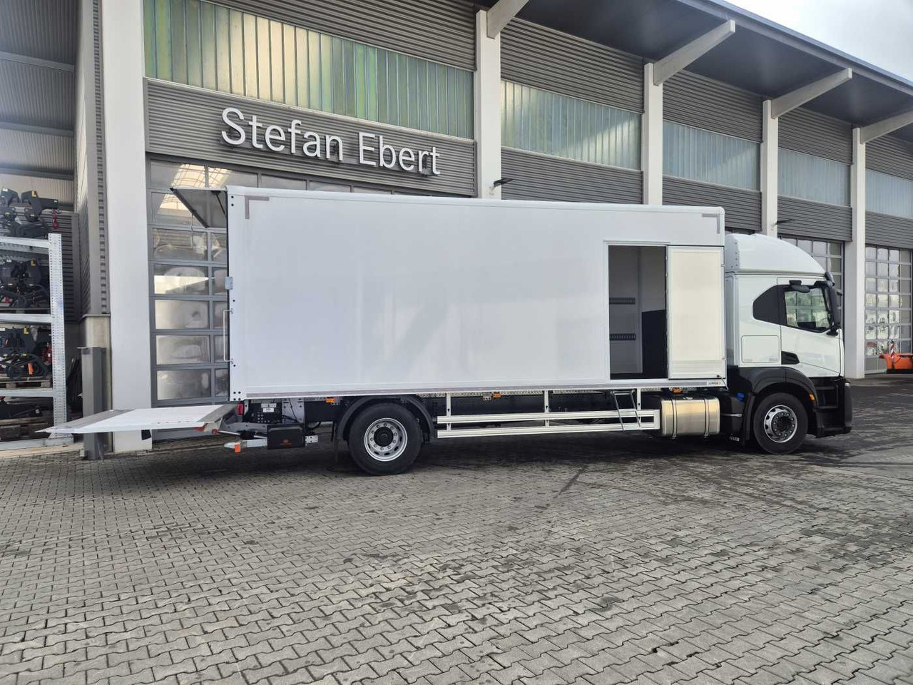 Iveco S Way AT190S40/P LBW Tür AHK Navi Bett - Φορτηγό κόφα: φωτογραφία 5 Iveco S Way AT190S40/P LBW Tür AHK Navi Bett - Φορτηγό κόφα: φωτογραφία 5
