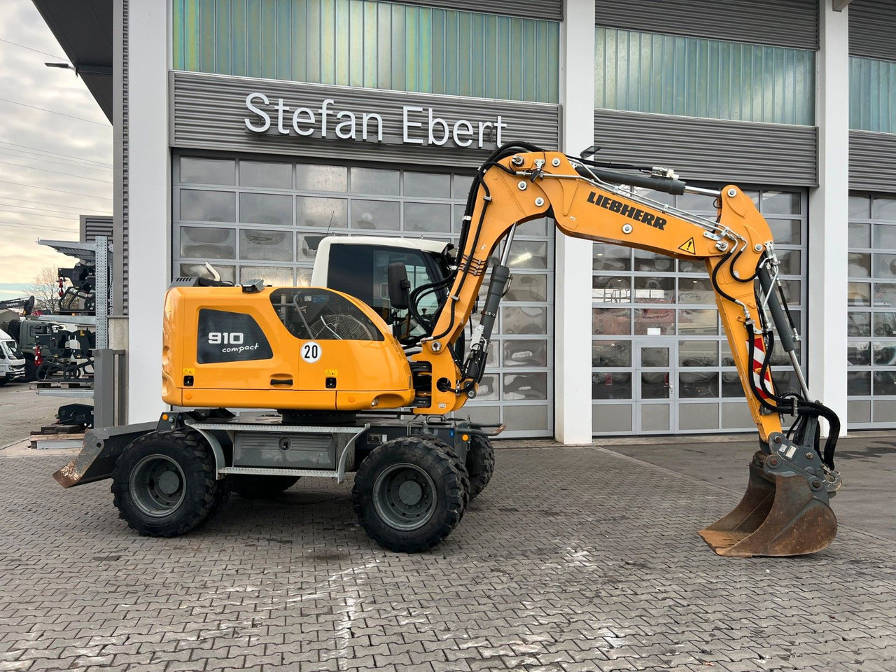 Liebherr A 910 C Litronic / 2.381h / SW33 - Τροχοφόρος εκσκαφέας: φωτογραφία 1 Liebherr A 910 C Litronic / 2.381h / SW33 - Τροχοφόρος εκσκαφέας: φωτογραφία 1