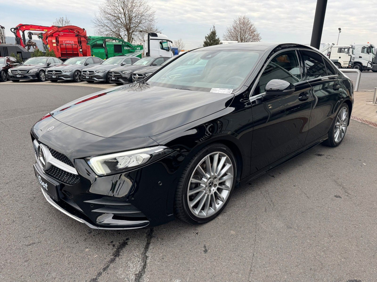 Mercedes-Benz A 200 AMG 19"+Ambiente+R-Kamera+Pano+LED+MBUX - Λιμουζίνα/ Sedan: φωτογραφία 2 Mercedes-Benz A 200 AMG 19"+Ambiente+R-Kamera+Pano+LED+MBUX - Λιμουζίνα/ Sedan: φωτογραφία 2