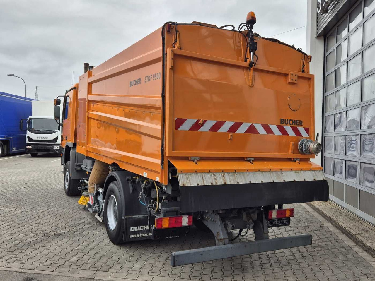Σάρωθρο δρόμων Mercedes-Benz Actros 2032 A 4x4 Bucher STKF 9500 Airport 30x: φωτογραφία 7