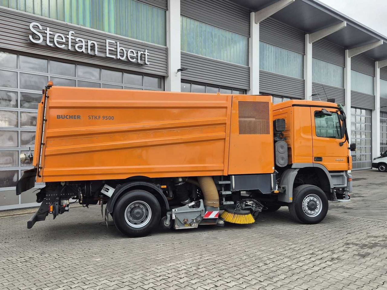 Σάρωθρο δρόμων Mercedes-Benz Actros 2032 A 4x4 Bucher STKF 9500 Airport 30x: φωτογραφία 6