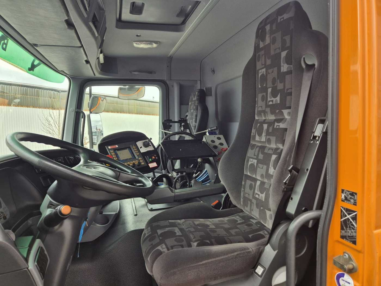 Σάρωθρο δρόμων Mercedes-Benz Actros 2032 A 4x4 Bucher STKF 9500 Airport 30x: φωτογραφία 10