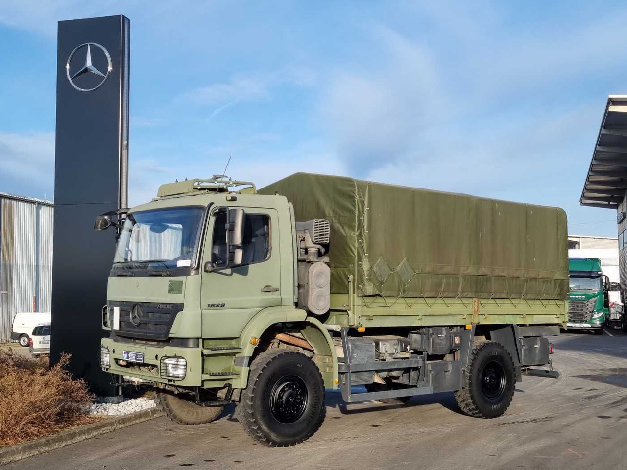 Mercedes-Benz Axor 1829 A 4x4 Pritsche/Plane 10 Stück - Φορτηγό με ανοιχτή καρότσα: φωτογραφία 3 Mercedes-Benz Axor 1829 A 4x4 Pritsche/Plane 10 Stück - Φορτηγό με ανοιχτή καρότσα: φωτογραφία 3
