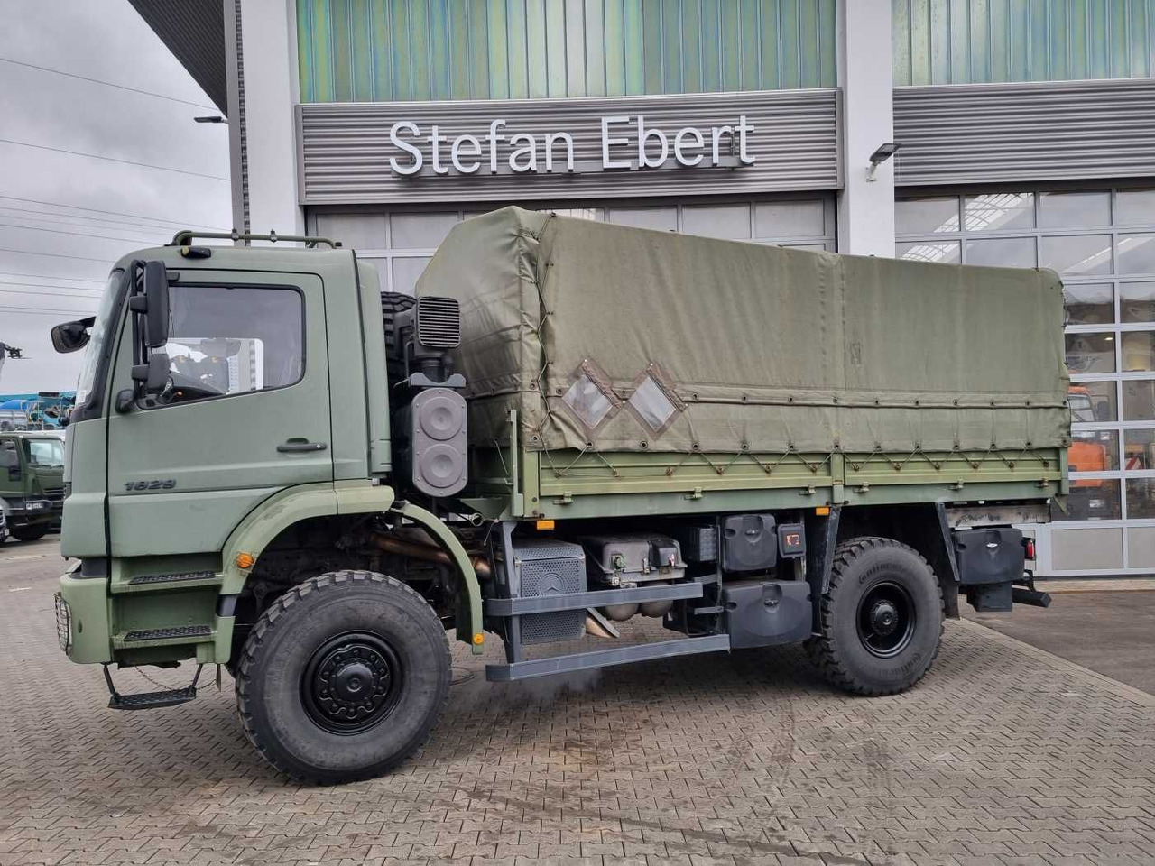 Mercedes-Benz Axor 1829 A 4x4 Pritsche/Plane 10 Stück - Φορτηγό με ανοιχτή καρότσα: φωτογραφία 4 Mercedes-Benz Axor 1829 A 4x4 Pritsche/Plane 10 Stück - Φορτηγό με ανοιχτή καρότσα: φωτογραφία 4