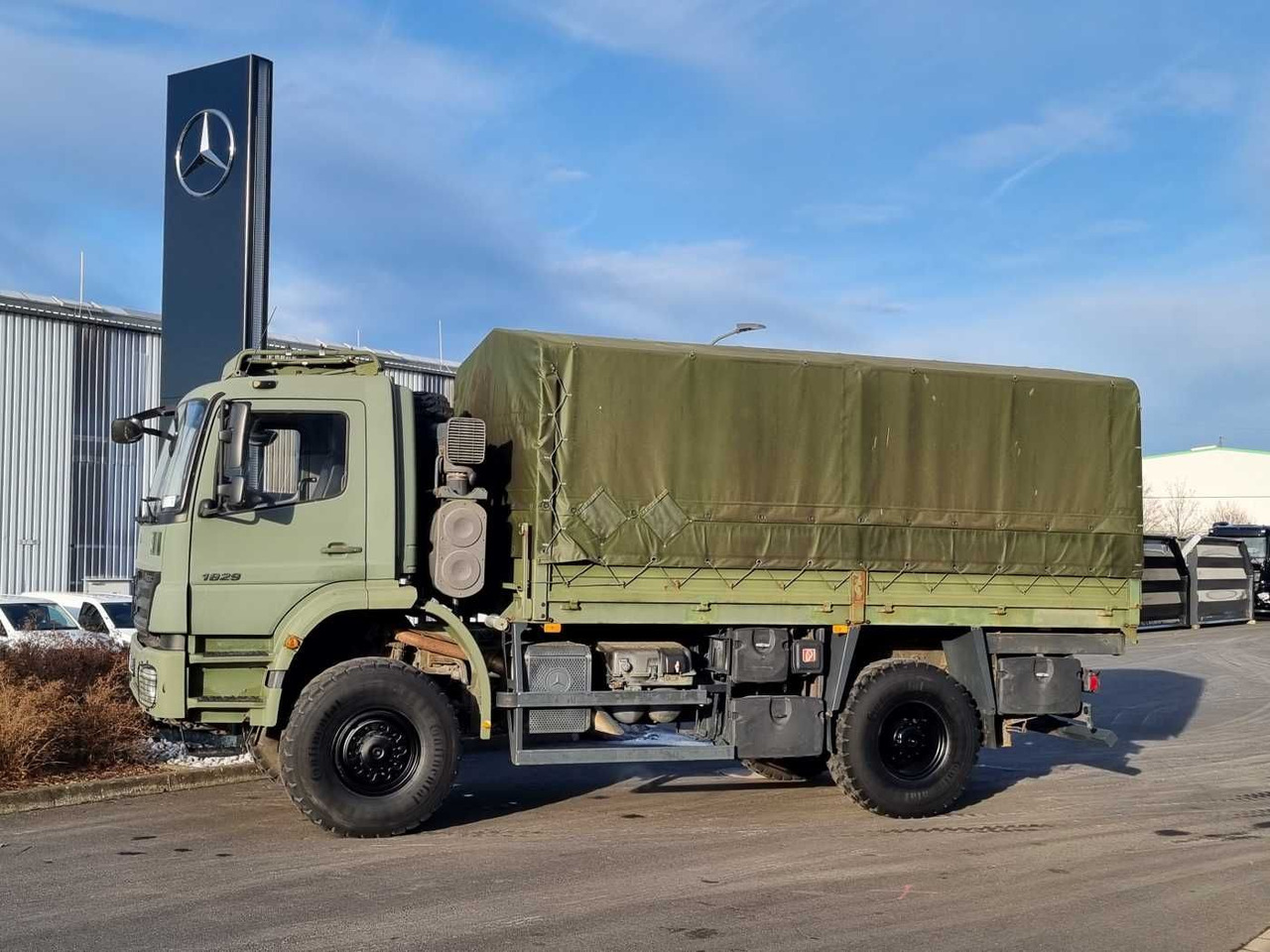 Mercedes-Benz Axor 1829 A 4x4 Pritsche/Plane 10 Stück - Φορτηγό μουσαμάς: φωτογραφία 5 Mercedes-Benz Axor 1829 A 4x4 Pritsche/Plane 10 Stück - Φορτηγό μουσαμάς: φωτογραφία 5
