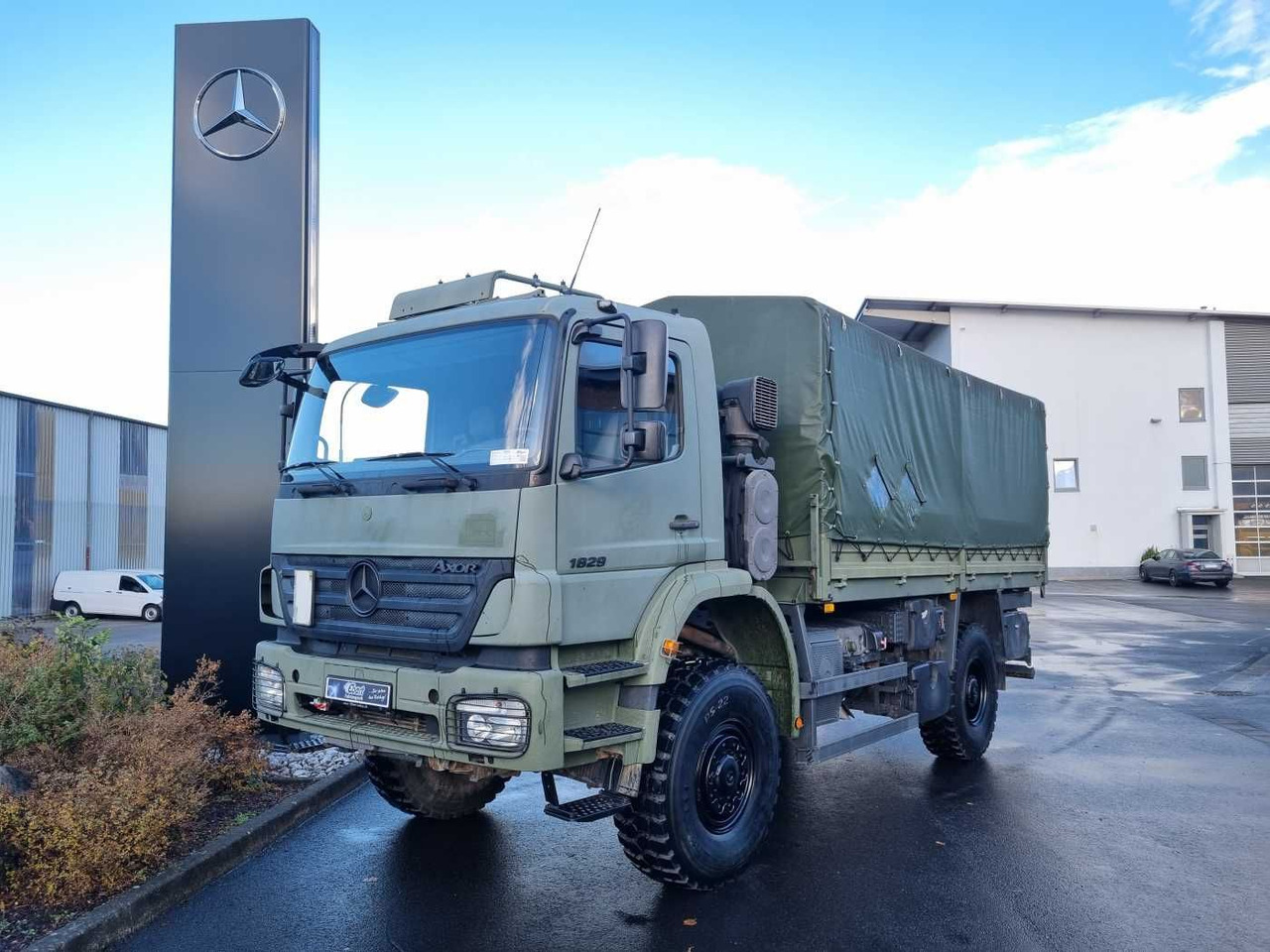 Mercedes-Benz Axor 1829 A 4x4 Pritsche/Plane 10 Stück - Φορτηγό μουσαμάς: φωτογραφία 2 Mercedes-Benz Axor 1829 A 4x4 Pritsche/Plane 10 Stück - Φορτηγό μουσαμάς: φωτογραφία 2