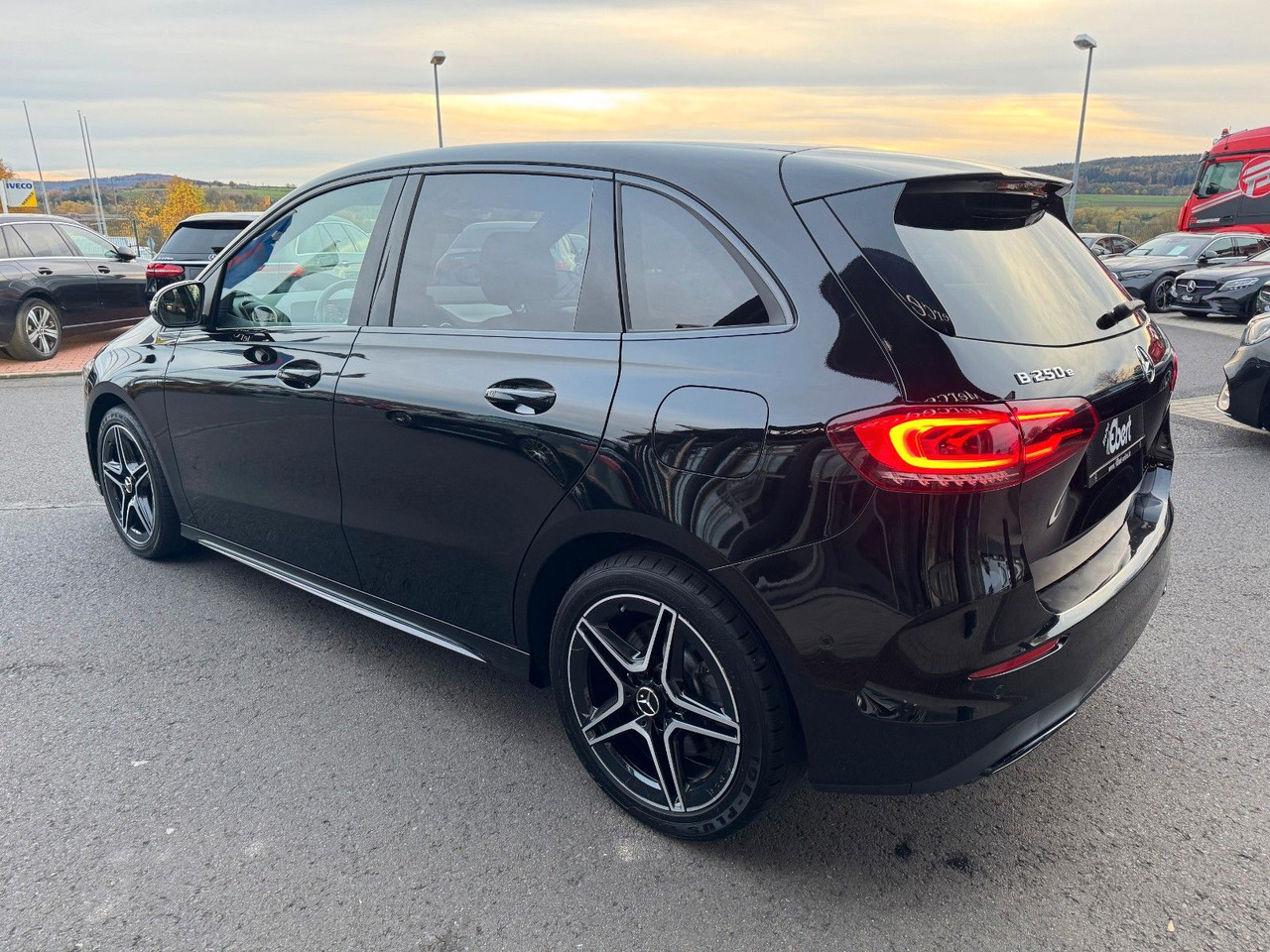 Mercedes-Benz B 250e Edition2020+AMG+Ambiente+Night+LED - Λιμουζίνα/ Sedan: φωτογραφία 3 Mercedes-Benz B 250e Edition2020+AMG+Ambiente+Night+LED - Λιμουζίνα/ Sedan: φωτογραφία 3