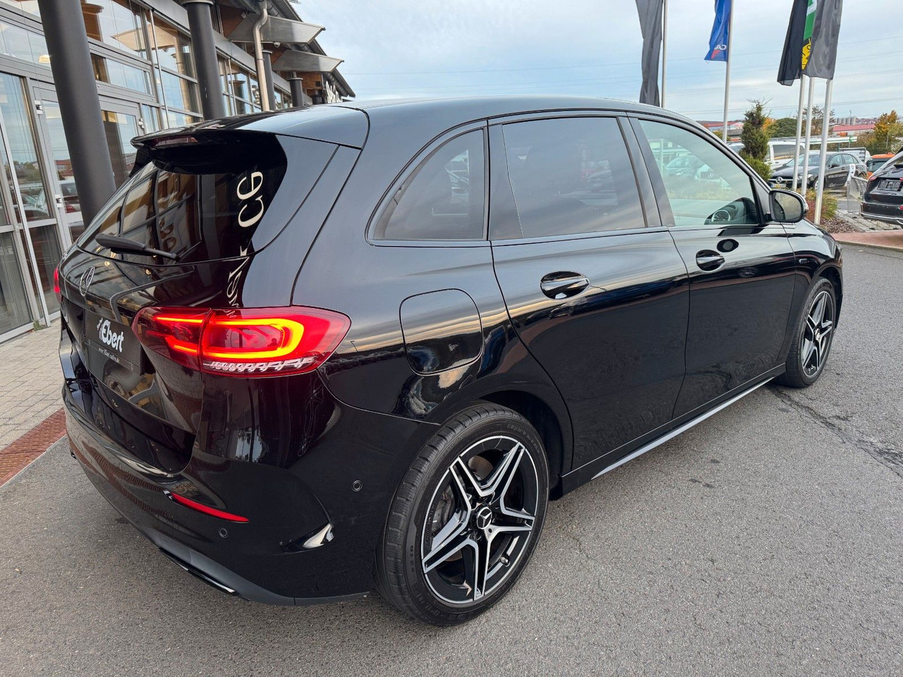 Mercedes-Benz B 250e Edition2020+AMG+Ambiente+Night+LED - Λιμουζίνα/ Sedan: φωτογραφία 4 Mercedes-Benz B 250e Edition2020+AMG+Ambiente+Night+LED - Λιμουζίνα/ Sedan: φωτογραφία 4