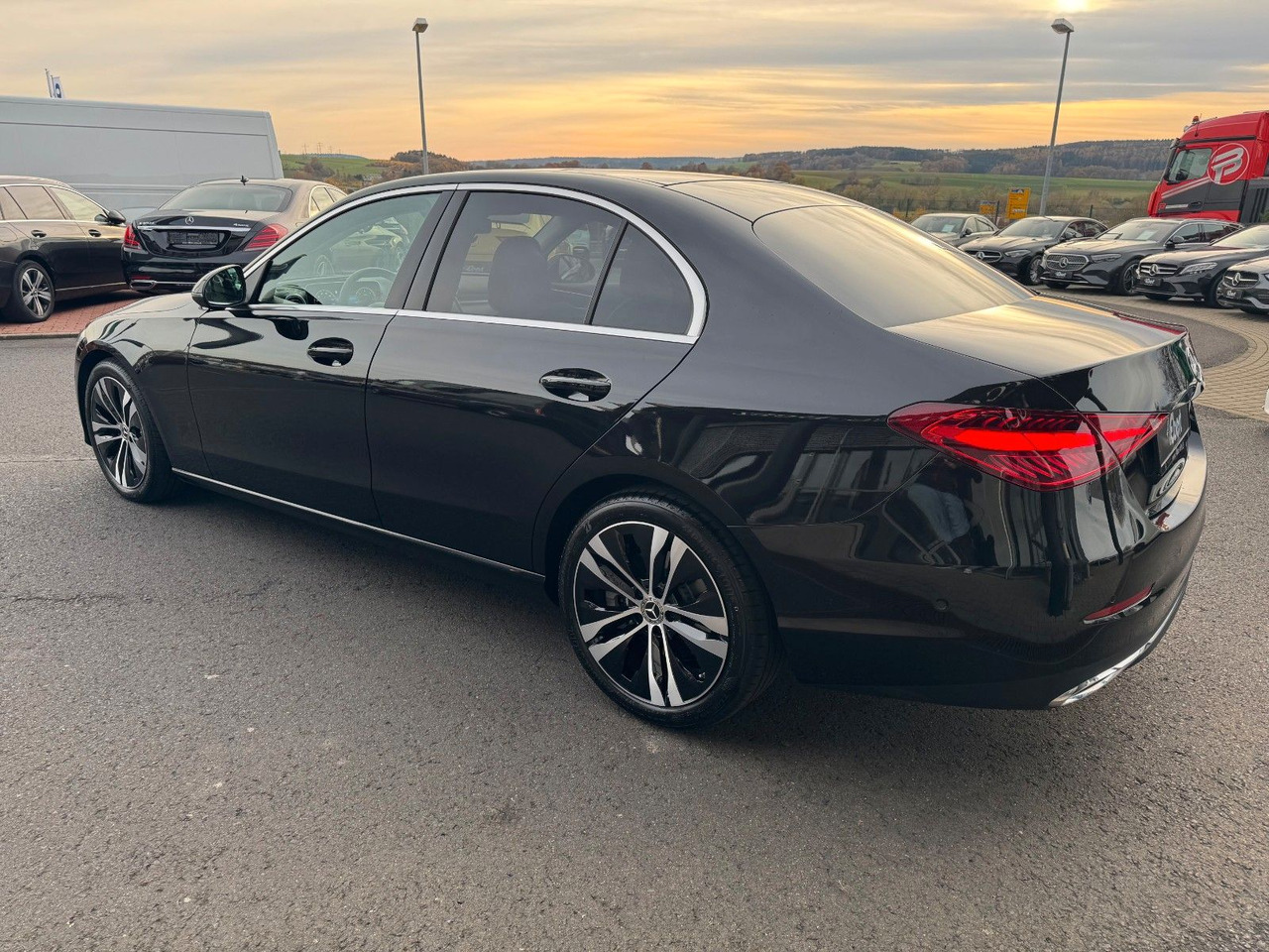 Mercedes-Benz C 220d Avantgarde+Pano+HUD+RFK+TotW+AmbiPrem - Λιμουζίνα/ Sedan: φωτογραφία 4 Mercedes-Benz C 220d Avantgarde+Pano+HUD+RFK+TotW+AmbiPrem - Λιμουζίνα/ Sedan: φωτογραφία 4