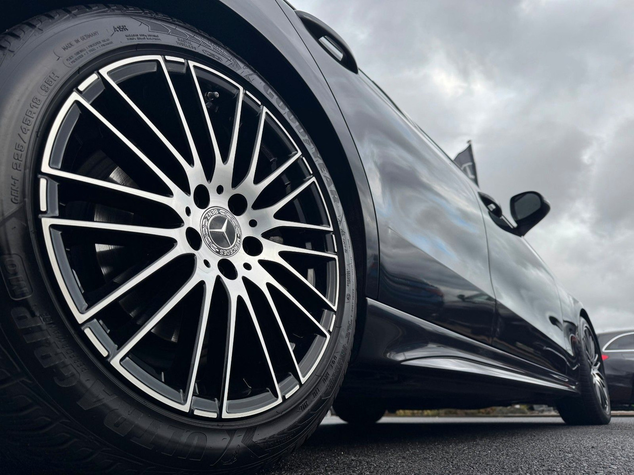 Mercedes-Benz C 300d AMG+AHK+RFK+Ambiente+Night+SportfahrW - Λιμουζίνα/ Sedan: φωτογραφία 5 Mercedes-Benz C 300d AMG+AHK+RFK+Ambiente+Night+SportfahrW - Λιμουζίνα/ Sedan: φωτογραφία 5