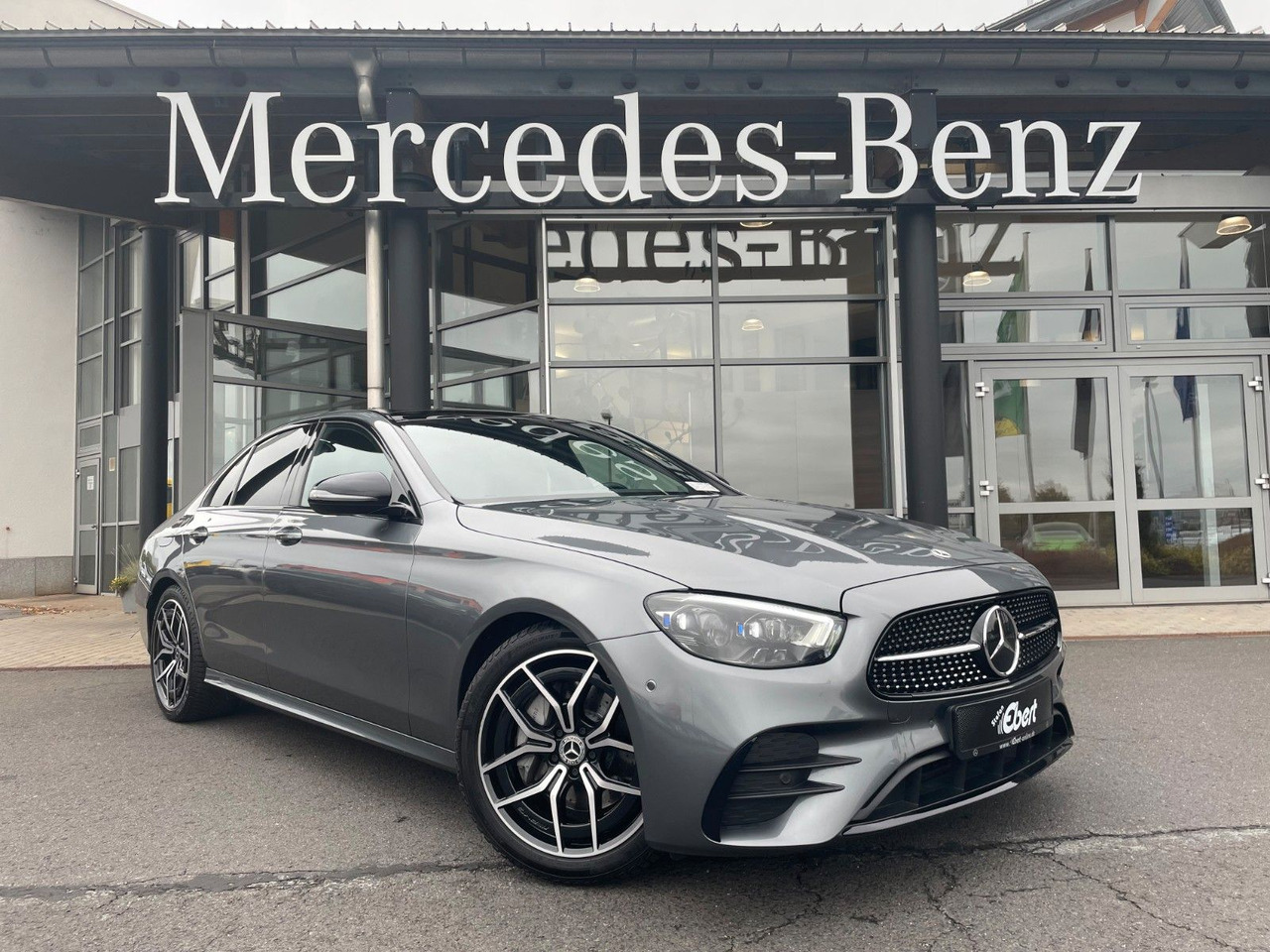 Mercedes-Benz E 220 d AMG+MBeam+Pano+Distr+R-Kamera - Λιμουζίνα/ Sedan: φωτογραφία 1 Mercedes-Benz E 220 d AMG+MBeam+Pano+Distr+R-Kamera - Λιμουζίνα/ Sedan: φωτογραφία 1