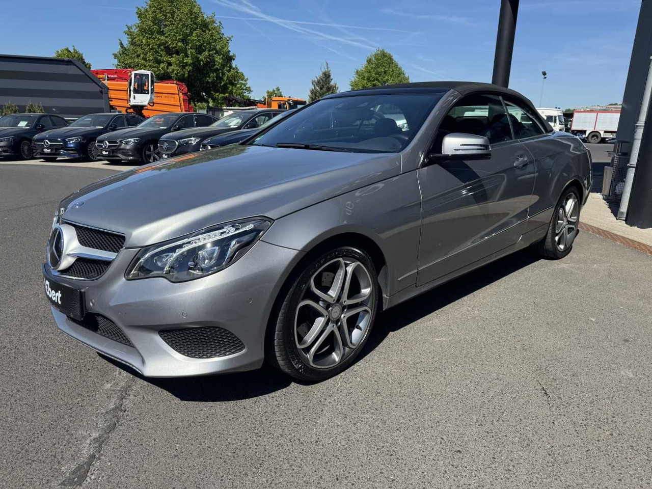 Mercedes-Benz E 300 Cabrio Sportpaket+Distr+Airscarf+SitzKlima - Αυτοκίνητο: φωτογραφία 2 Mercedes-Benz E 300 Cabrio Sportpaket+Distr+Airscarf+SitzKlima - Αυτοκίνητο: φωτογραφία 2