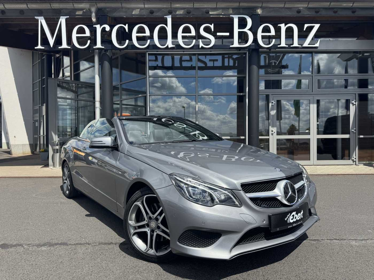 Mercedes-Benz E 300 Cabrio Sportpaket+Distr+Airscarf+SitzKlima - Αυτοκίνητο: φωτογραφία 1 Mercedes-Benz E 300 Cabrio Sportpaket+Distr+Airscarf+SitzKlima - Αυτοκίνητο: φωτογραφία 1