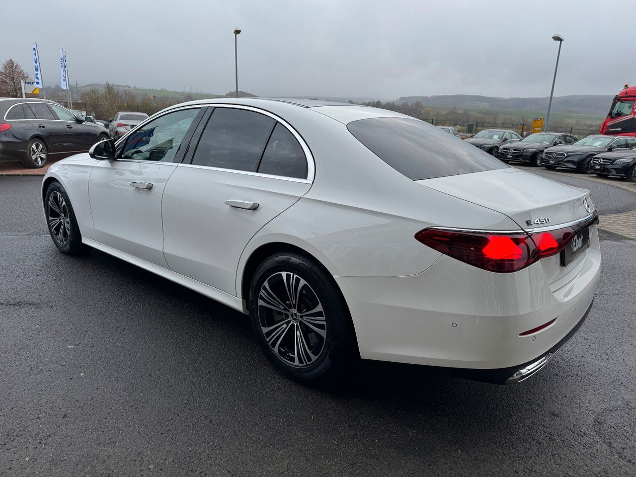 Mercedes-Benz E 450 4M Avantgarde+Pano+DistrPro+Digital+360 - Λιμουζίνα/ Sedan: φωτογραφία 4 Mercedes-Benz E 450 4M Avantgarde+Pano+DistrPro+Digital+360 - Λιμουζίνα/ Sedan: φωτογραφία 4