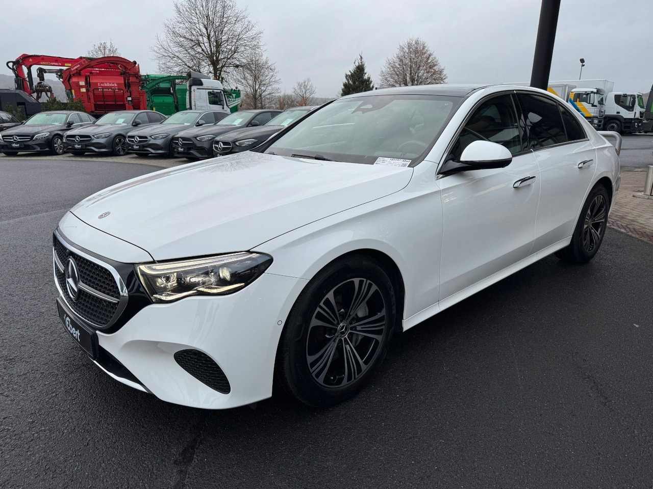 Mercedes-Benz E 450 4M Avantgarde+Pano+DistrPro+Digital+360 - Λιμουζίνα/ Sedan: φωτογραφία 3 Mercedes-Benz E 450 4M Avantgarde+Pano+DistrPro+Digital+360 - Λιμουζίνα/ Sedan: φωτογραφία 3