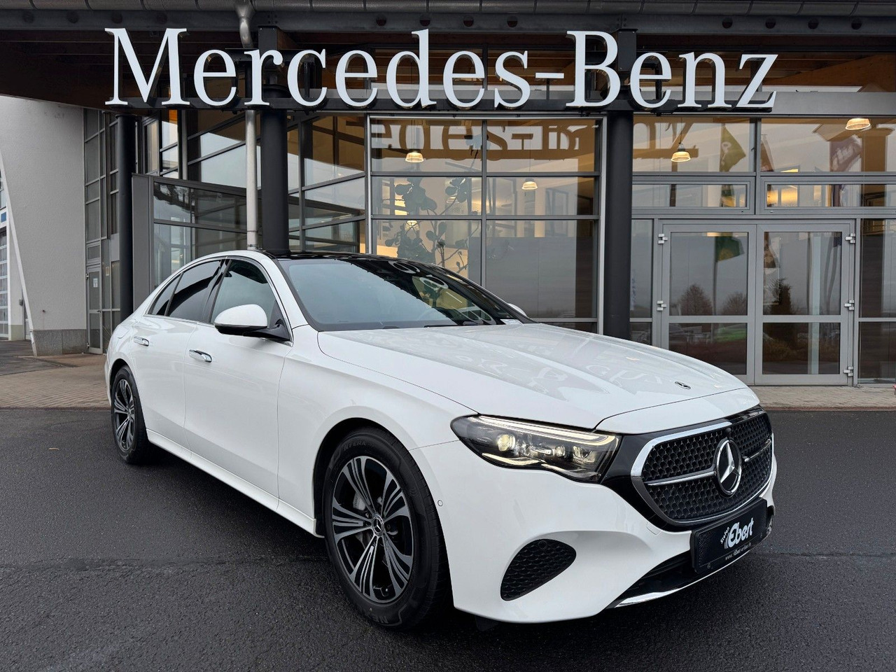 Mercedes-Benz E 450 4M Avantgarde+Pano+DistrPro+Digital+360 - Λιμουζίνα/ Sedan: φωτογραφία 2 Mercedes-Benz E 450 4M Avantgarde+Pano+DistrPro+Digital+360 - Λιμουζίνα/ Sedan: φωτογραφία 2