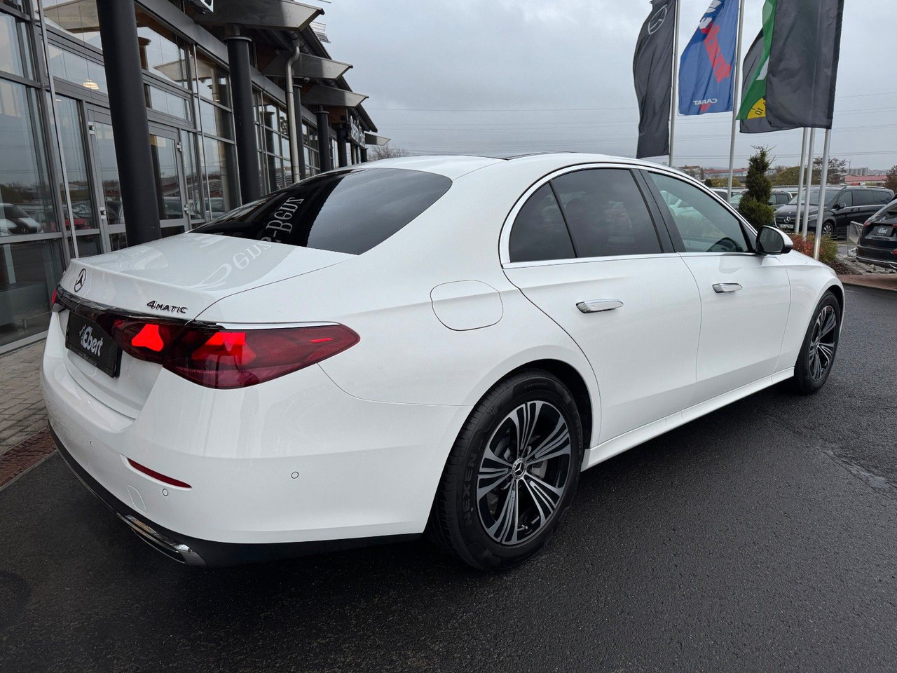 Mercedes-Benz E 450 4M Avantgarde+Pano+DistrPro+Digital+360 - Λιμουζίνα/ Sedan: φωτογραφία 5 Mercedes-Benz E 450 4M Avantgarde+Pano+DistrPro+Digital+360 - Λιμουζίνα/ Sedan: φωτογραφία 5