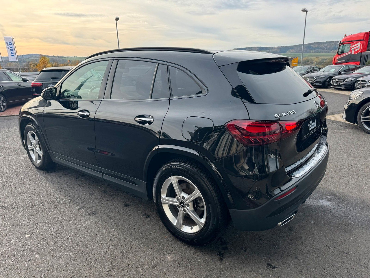 Mercedes-Benz GLA 200 AMG+Pano+Distr+Ambiente+Multibeam+ - SUV: φωτογραφία 3 Mercedes-Benz GLA 200 AMG+Pano+Distr+Ambiente+Multibeam+ - SUV: φωτογραφία 3