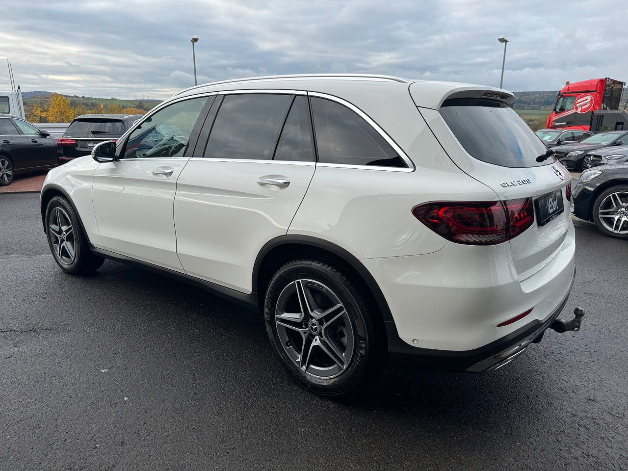 Mercedes-Benz GLC 200 4M AMG+Pano+Distr+StandH+AHK+360+HUD - SUV: φωτογραφία 4 Mercedes-Benz GLC 200 4M AMG+Pano+Distr+StandH+AHK+360+HUD - SUV: φωτογραφία 4