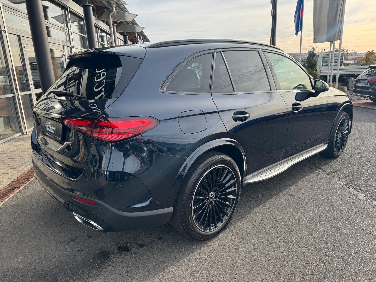 Mercedes-Benz GLC 300 4M+AMG+Pano+Burm+360+Memory - SUV: φωτογραφία 4 Mercedes-Benz GLC 300 4M+AMG+Pano+Burm+360+Memory - SUV: φωτογραφία 4