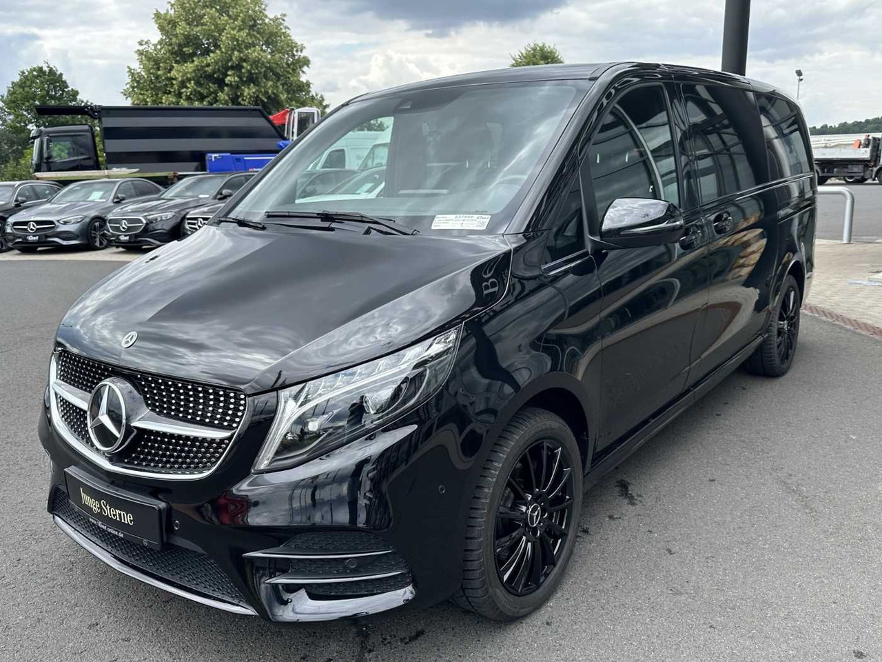 Mercedes-Benz V 300 d 4MATIC EXCLUSIVE AMG Panorama DISTRONIC - Επιβατικό βαν: φωτογραφία 3 Mercedes-Benz V 300 d 4MATIC EXCLUSIVE AMG Panorama DISTRONIC - Επιβατικό βαν: φωτογραφία 3