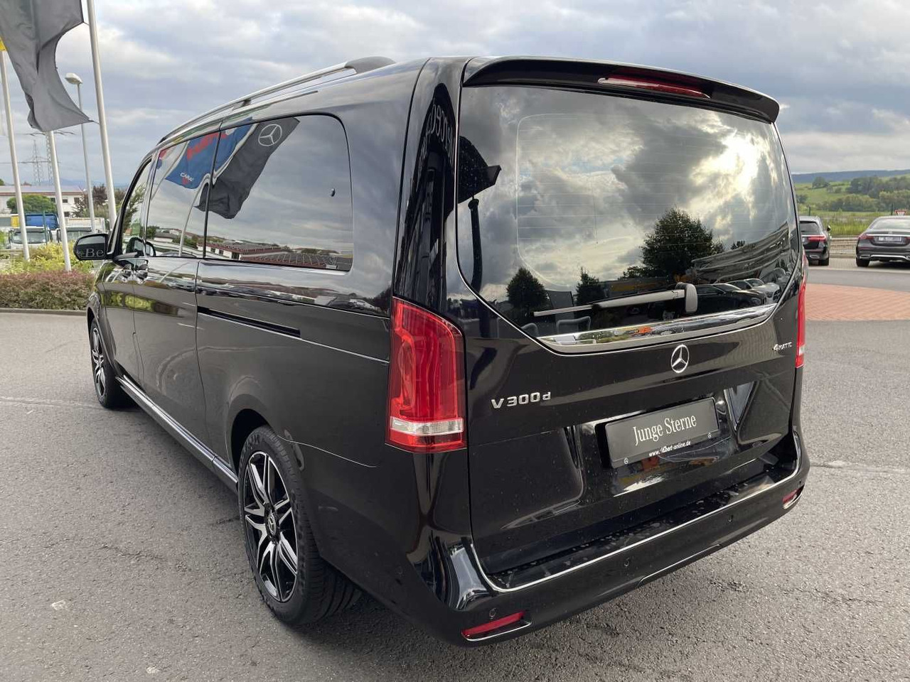 Mercedes-Benz V 300 d AVA 4MATIC AMG Kühlschrank AIRMATIC - Επιβατικό βαν: φωτογραφία 3 Mercedes-Benz V 300 d AVA 4MATIC AMG Kühlschrank AIRMATIC - Επιβατικό βαν: φωτογραφία 3